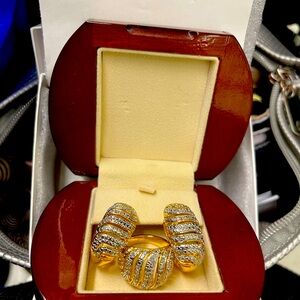 Exquisite 3 piece Gold and diamond jewelry set